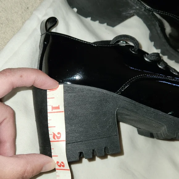 NWOT BLACK PATENT CHUNKY HEELS TIE SHOES - Picture 8 of 9